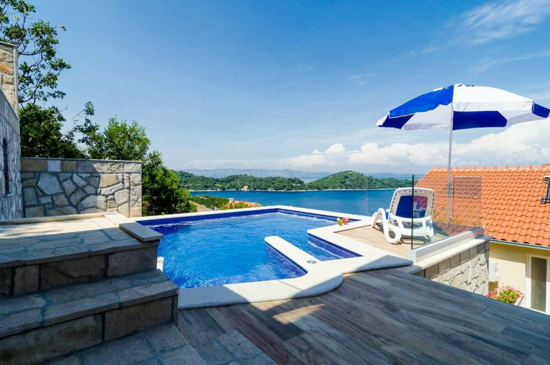 Adriatic - spacious apartment with private pool