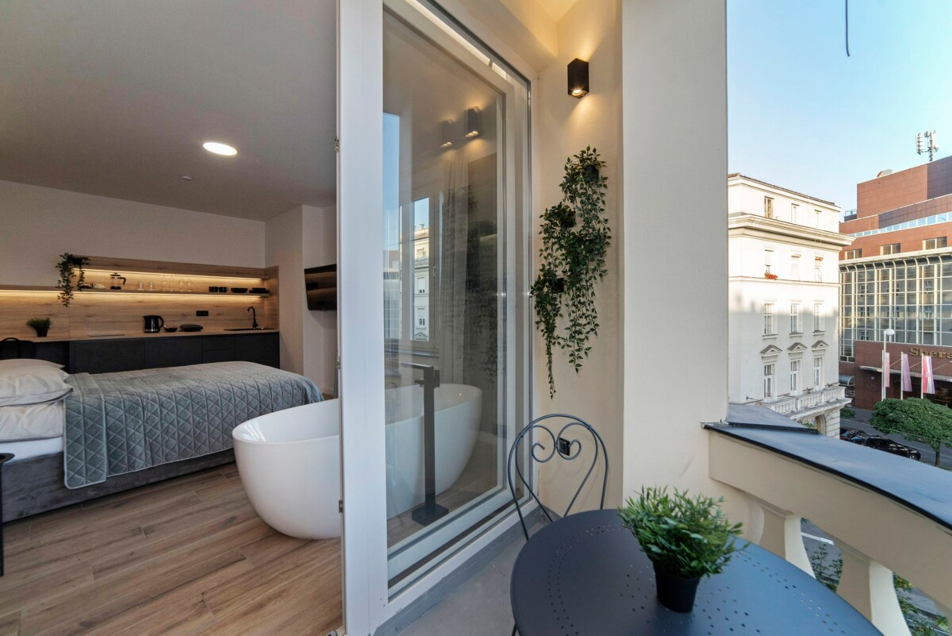 Luxury apartment with bath and balcony, Liberty #4