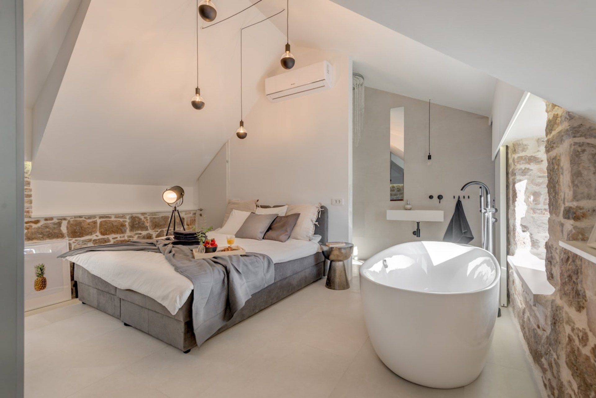 This is the place for your dreams. The big bed is very comfortable (180x200).The jazzy bathtube is one highlight which offers you a lovely view, while relaxing in it.