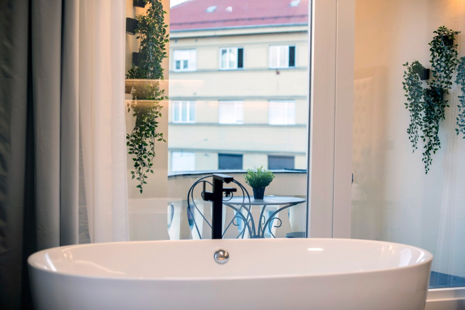 Luxury apartment with bath and balcony, Liberty #4