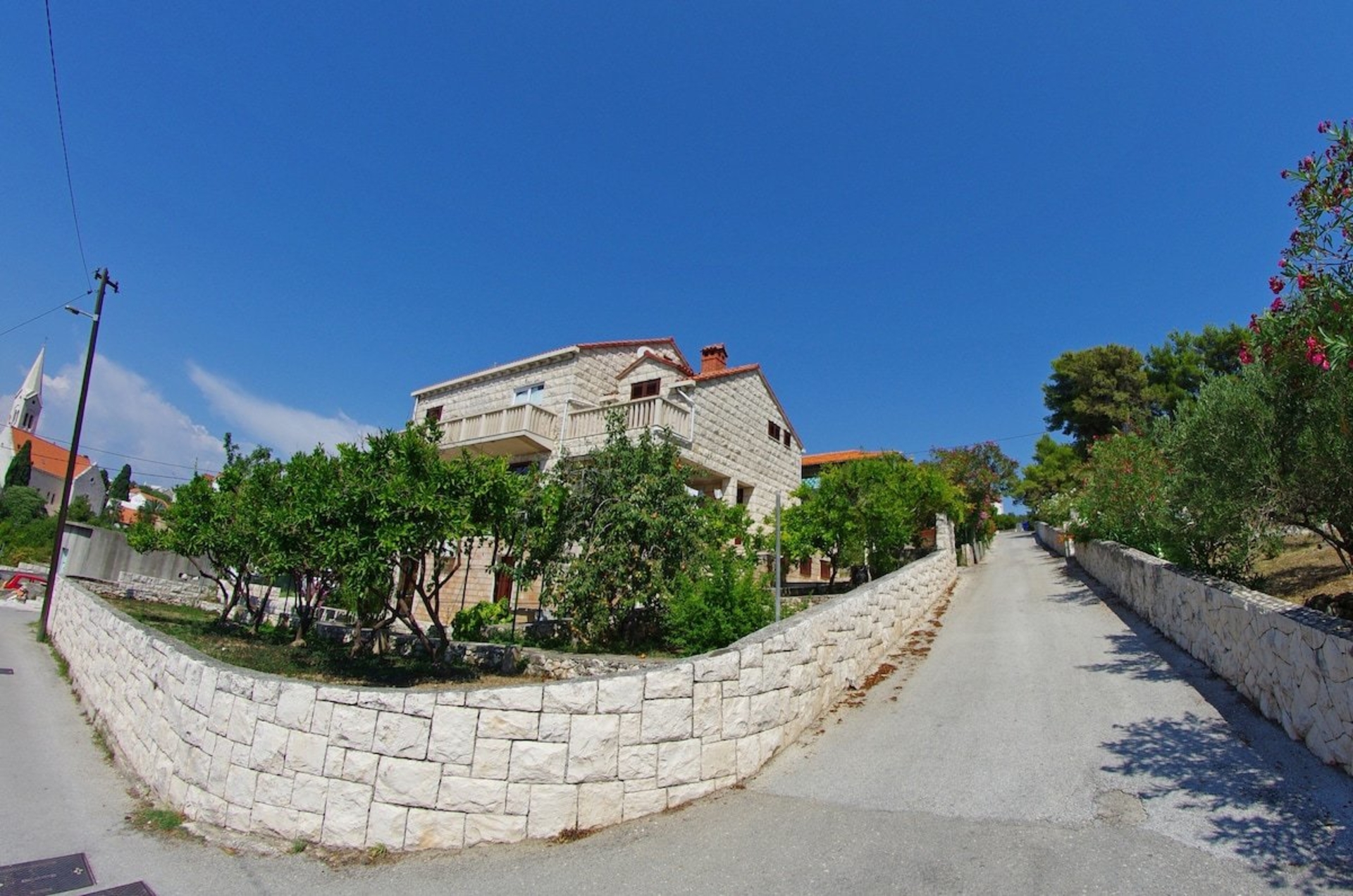 Large and charming apartment near sea and beaches