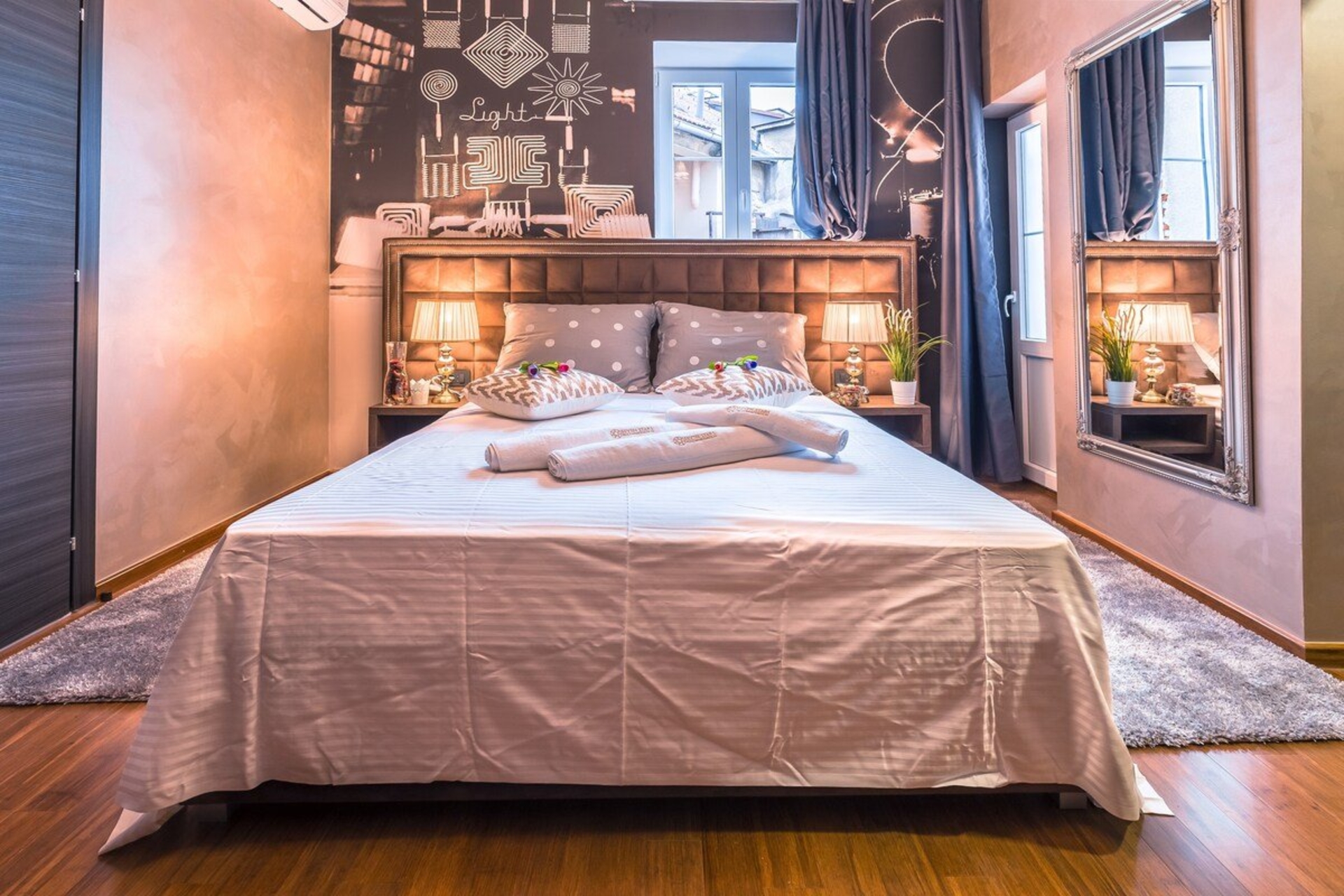 Seven Stories 2/7, double room, free WI-FI