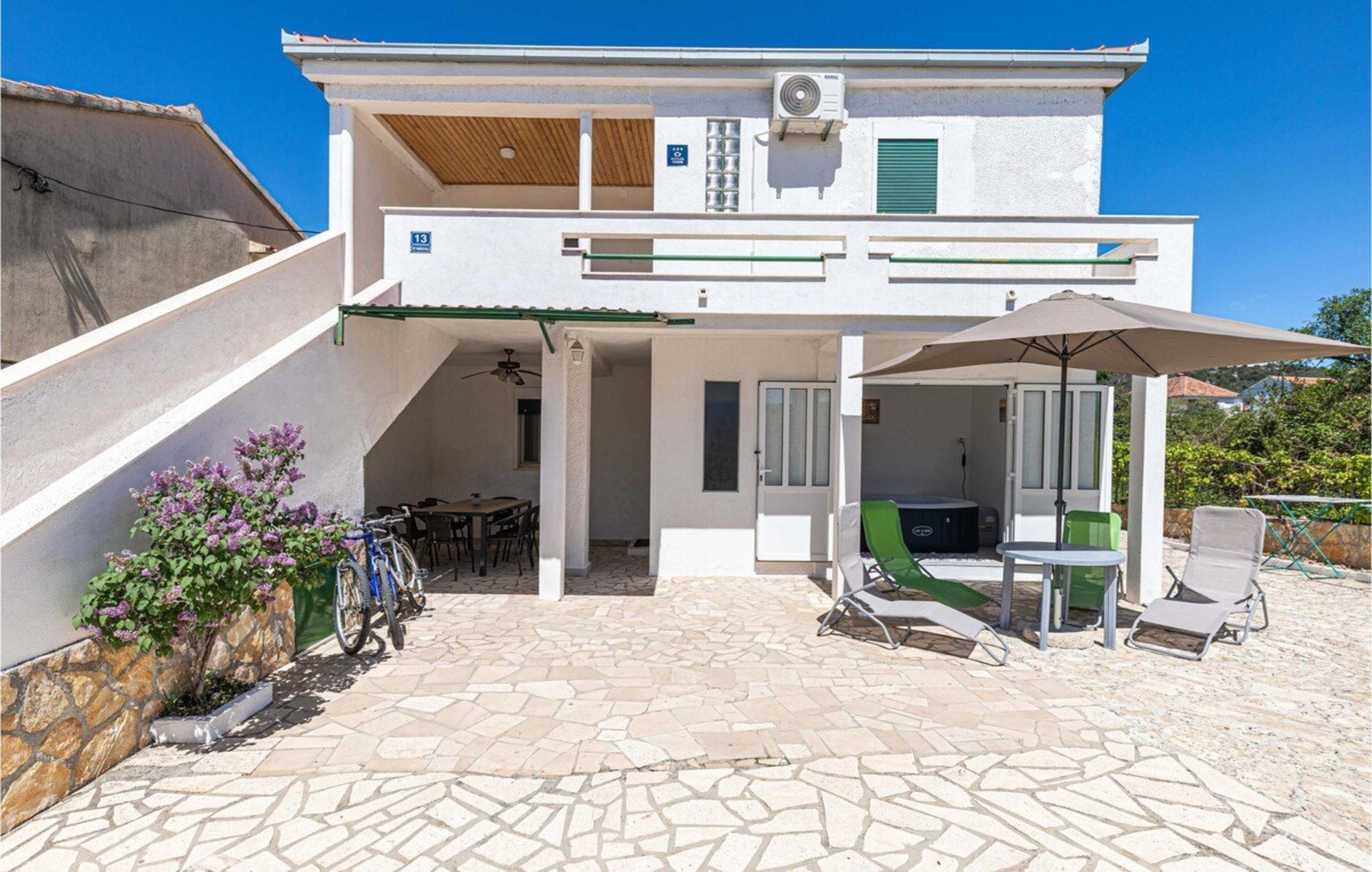 Gorgeous home in Vinisce with kitchen