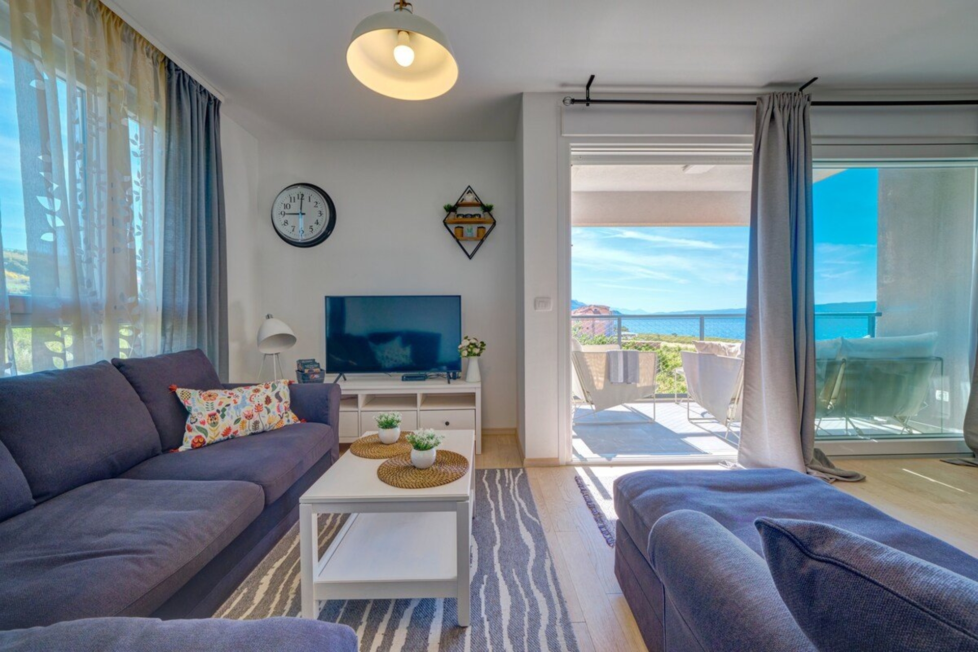 Luxury Seaside Apartment