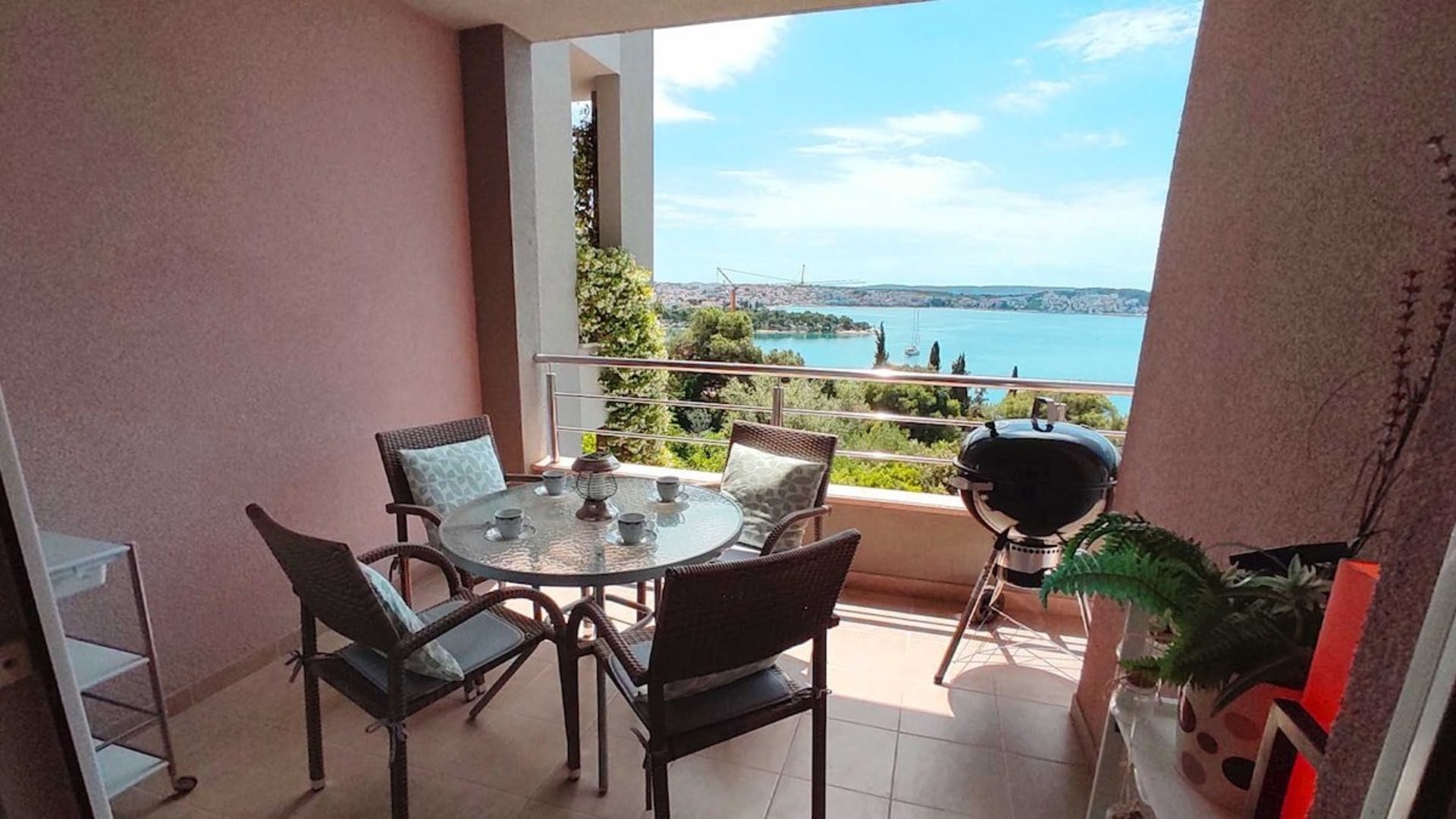 Elegant seaview apartment Idlerocks near Trogir