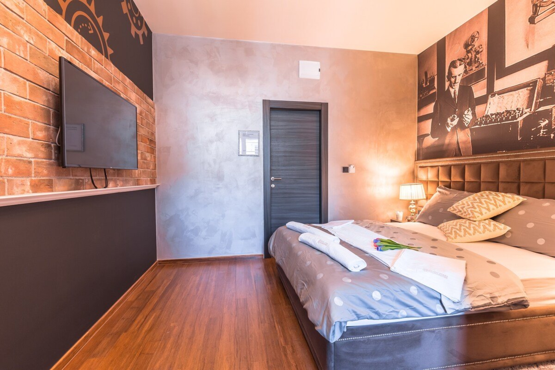 Seven Stories 3/7, double room, free WI-FI