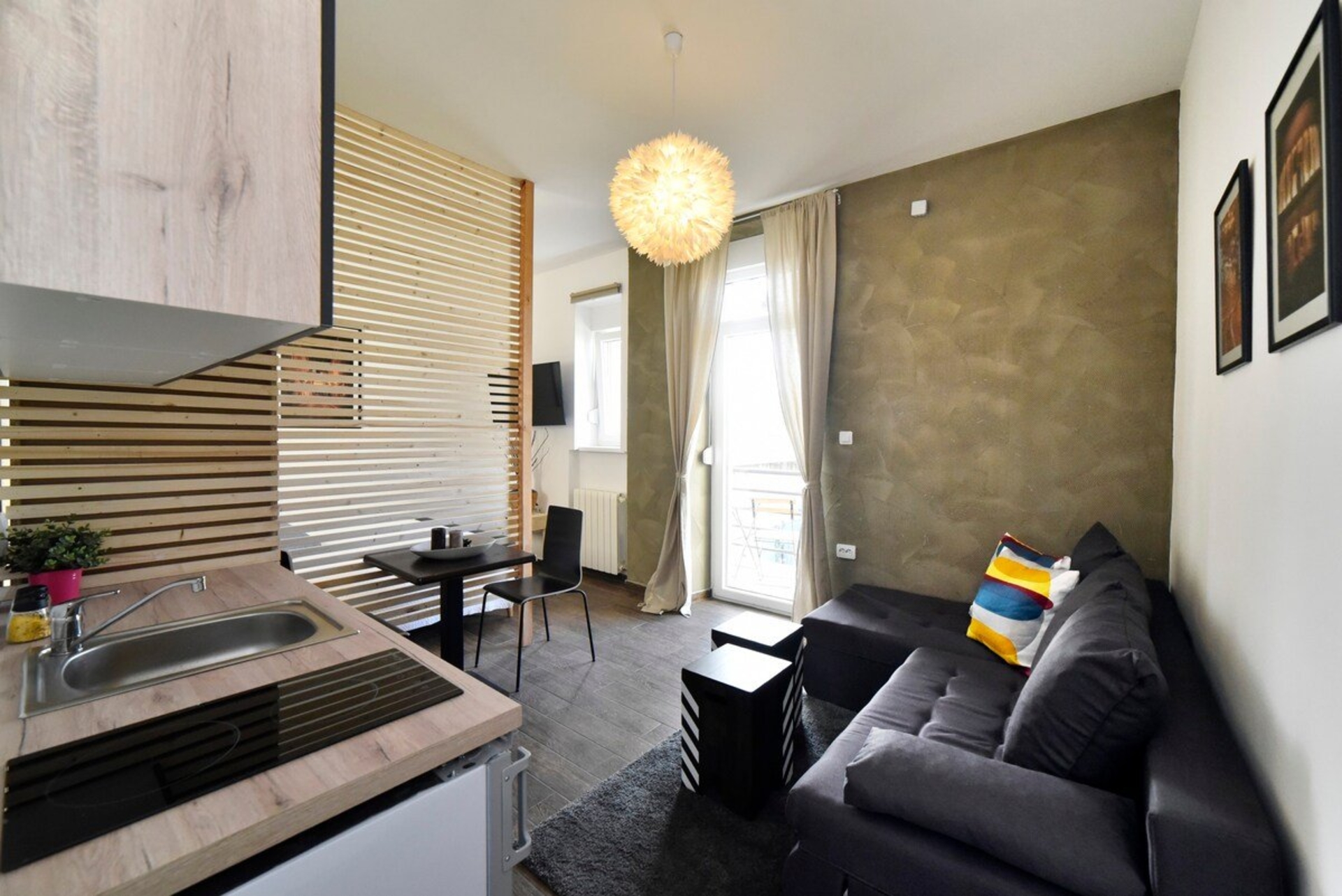Corner studio apartment, self check in!