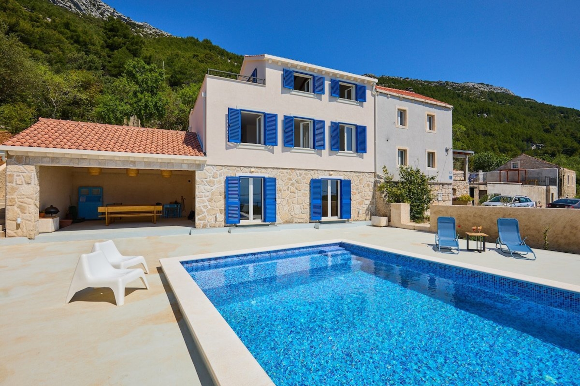 Villa Korta - Spacious House  with Pool