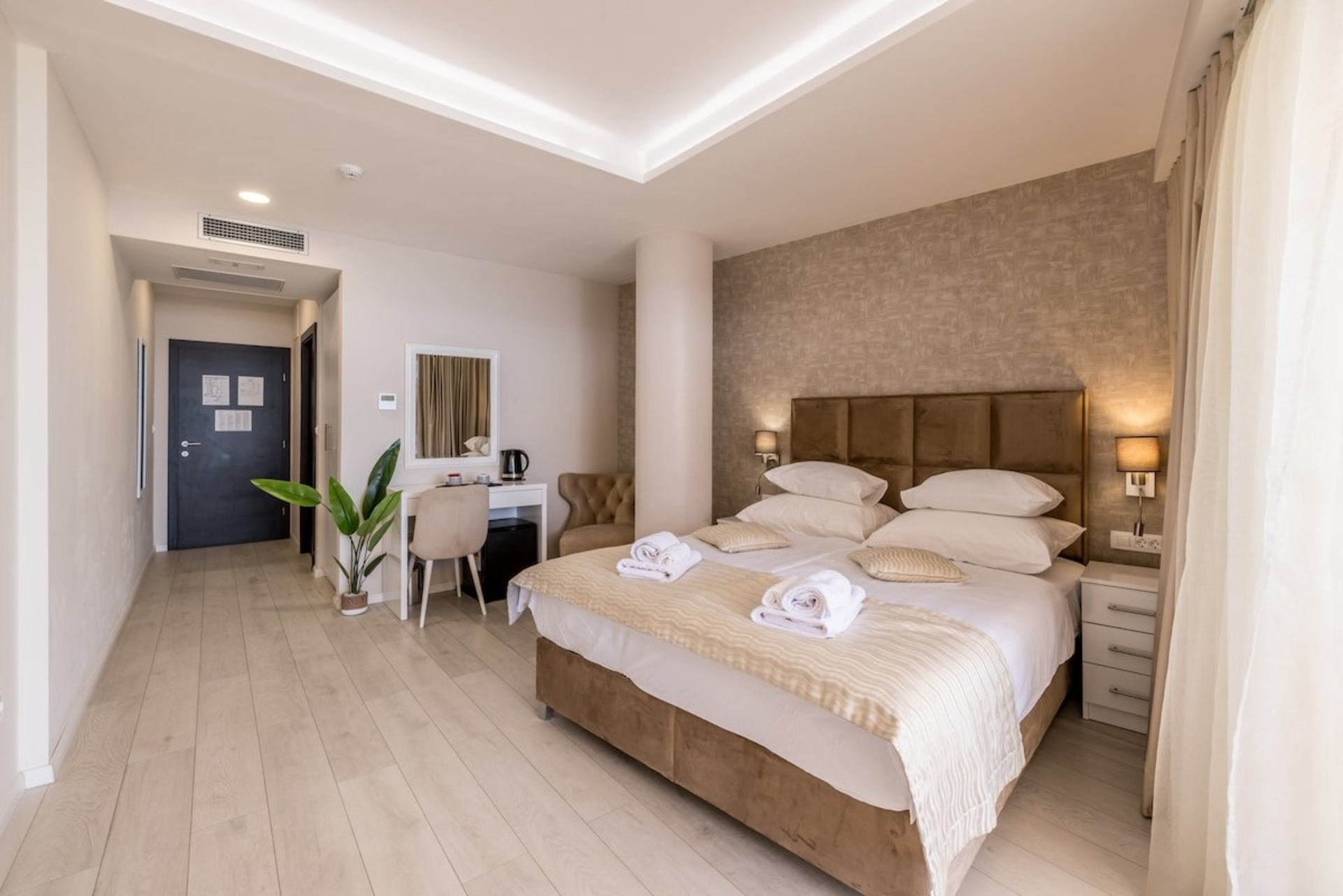 Deluxe Room with Sea View, Seven of Nine