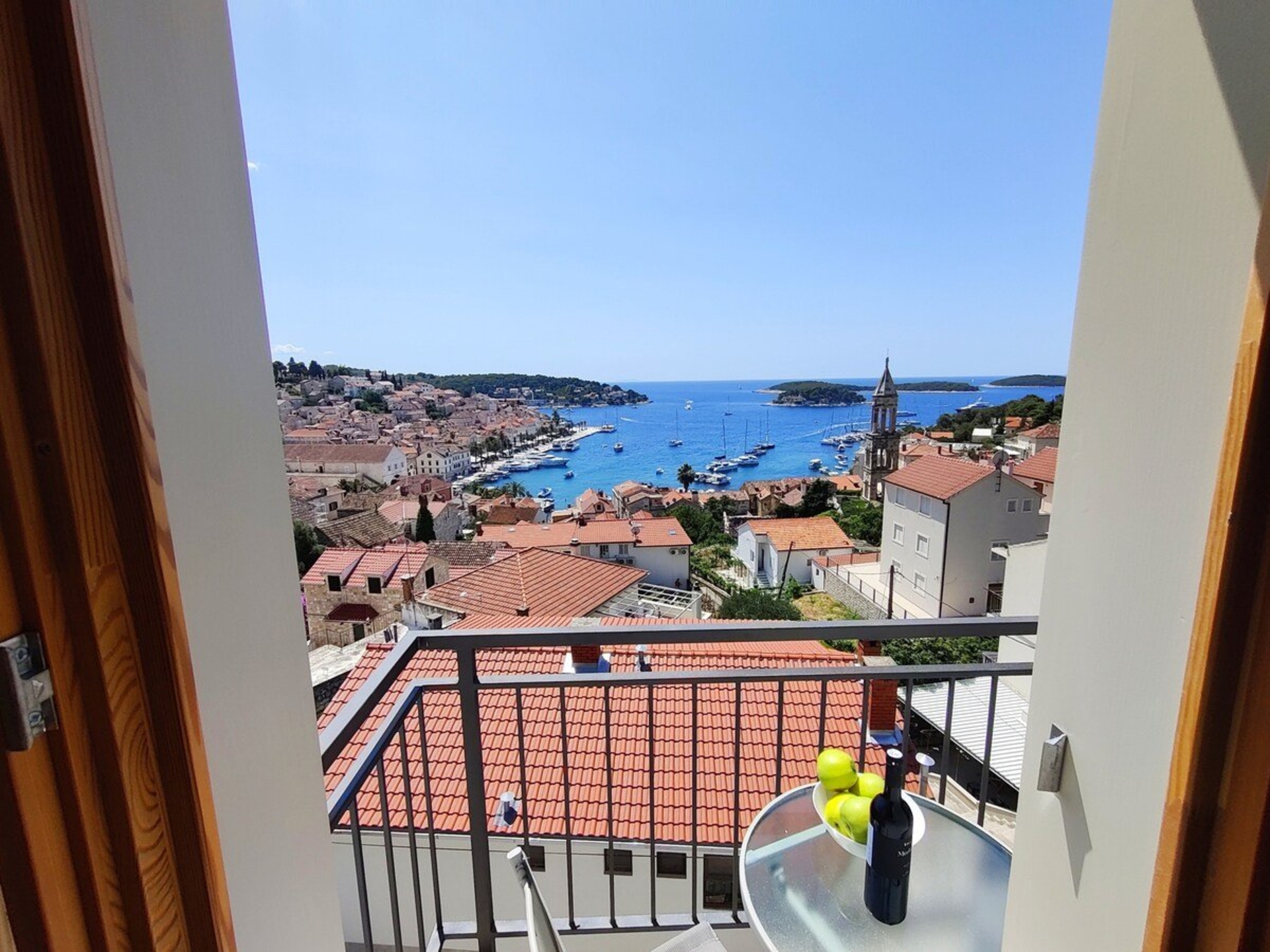 Brand new apt W balcony & perfect seaview @ center