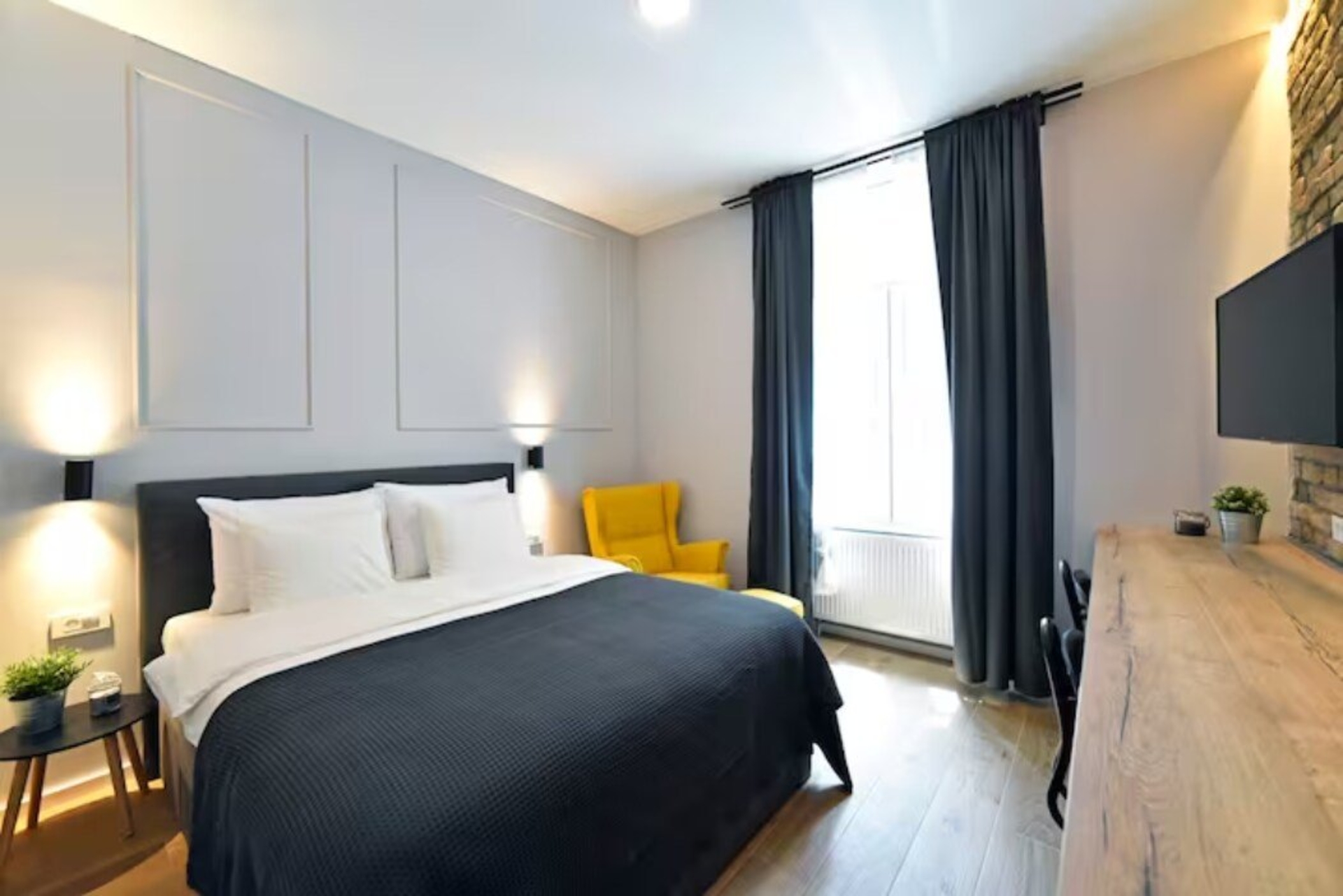 Imperial Studio 1, strict center