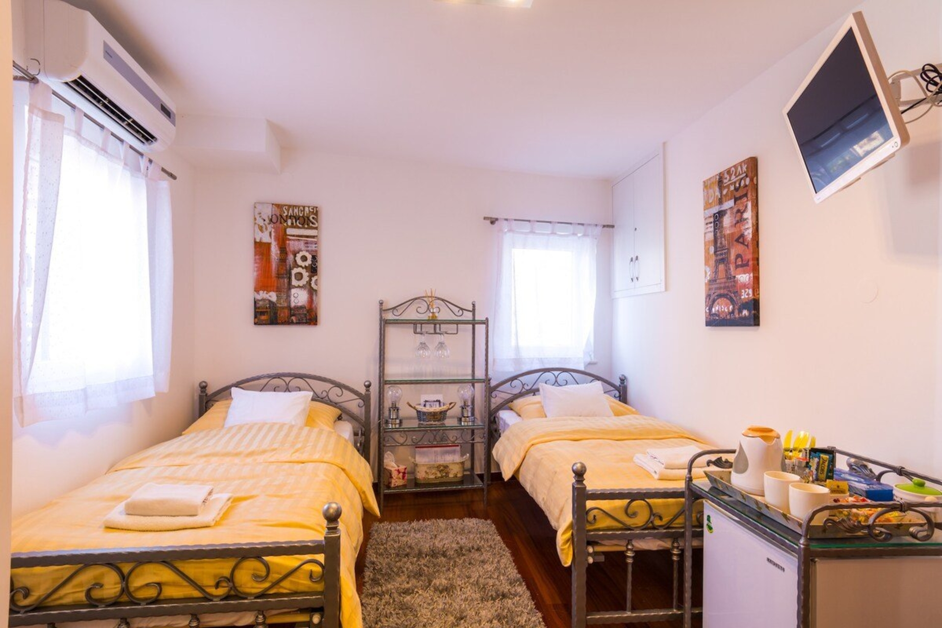 Nova 2, Twin Room inside Villa Erede