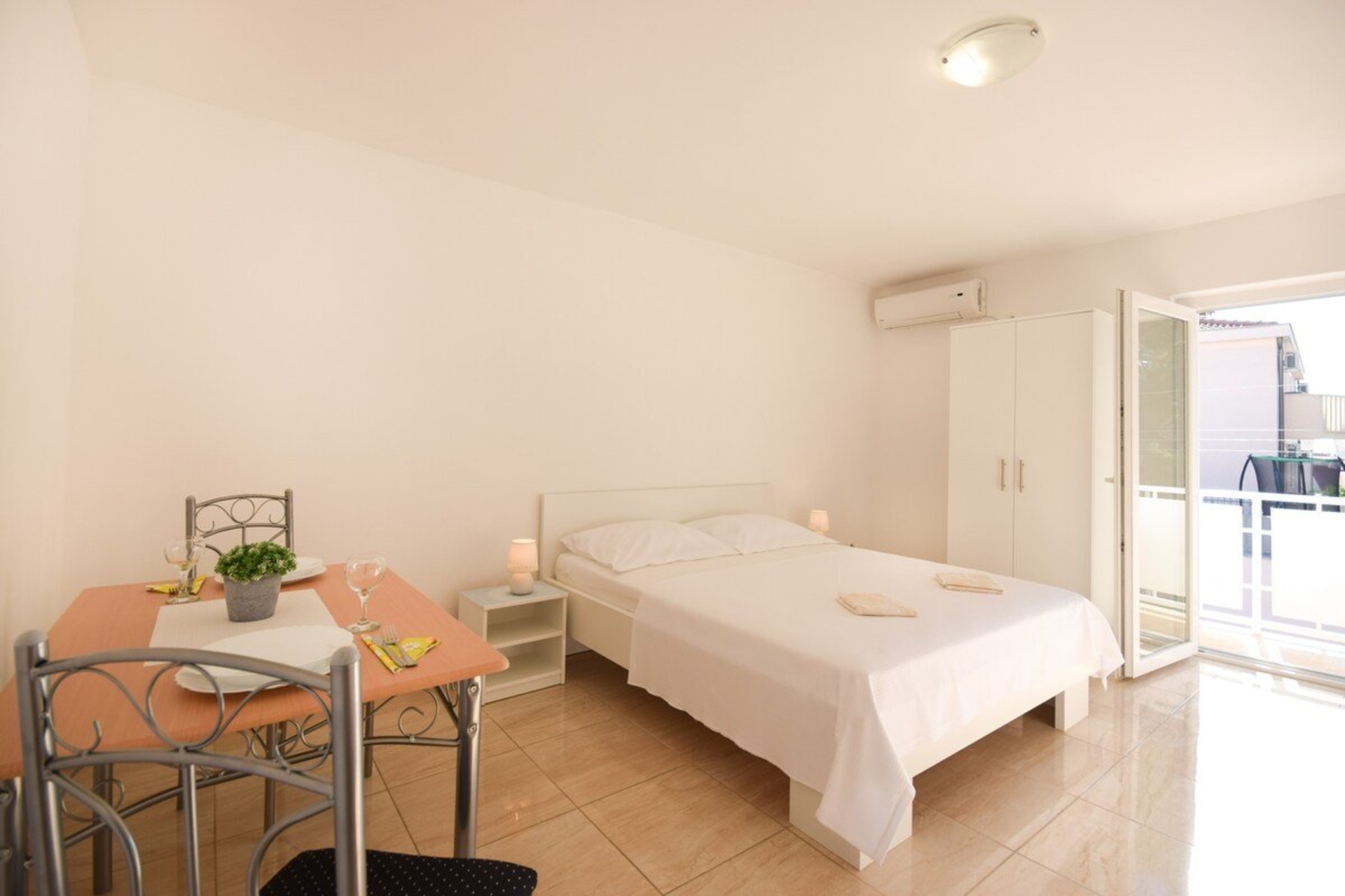 Holiday studio for two in Baška Voda