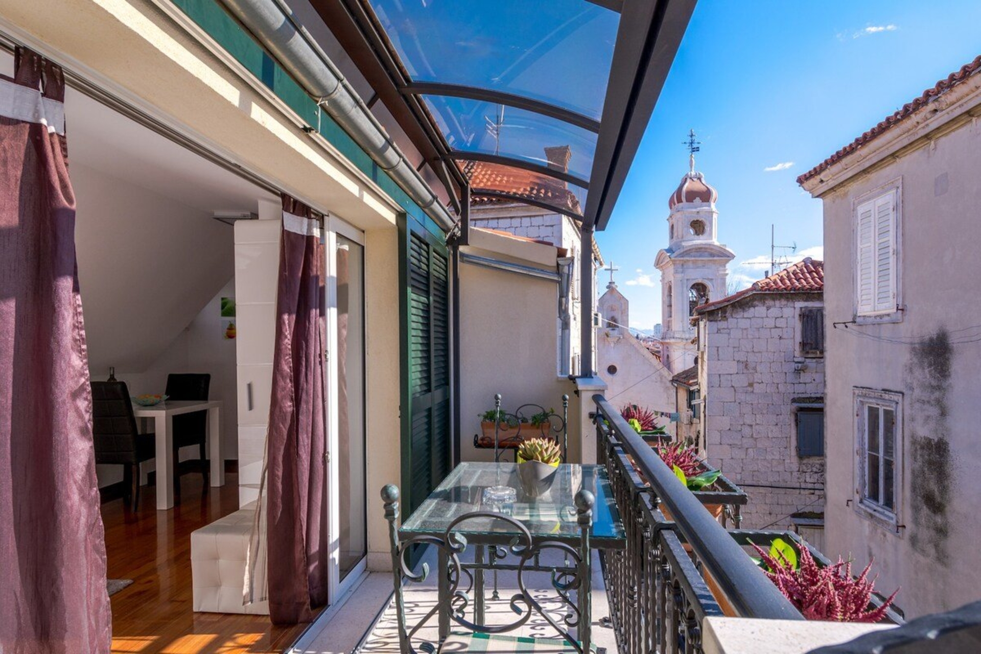 Piccola Venezia,  Studio apartment in Villa Erede