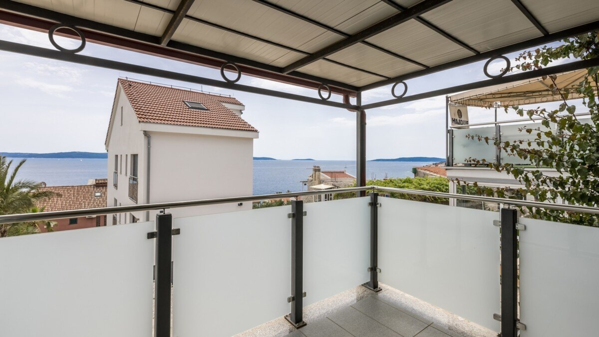 Lovely seaview apartment Katarina near beach